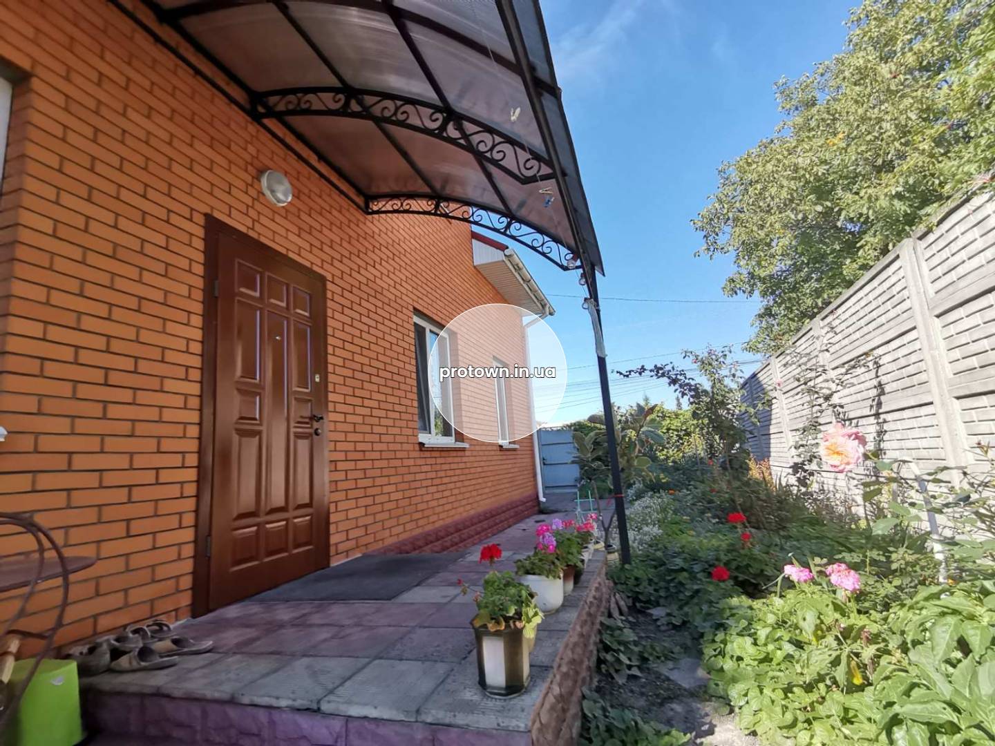Продажа дома из красного кирпича, 17 соток. От Киева 900м